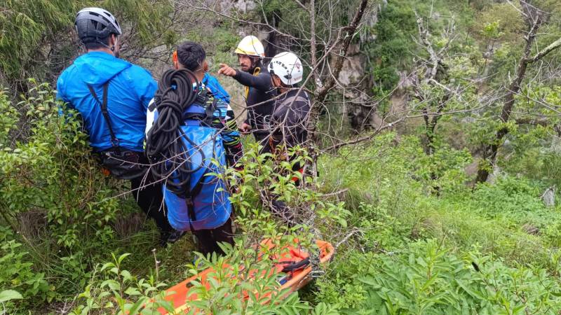 Cae hombre de una peña en Mineral del Chico
