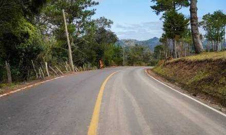 Exigen a empresa rehabilitar tramo en carretera Huejutla-Santa Cruz