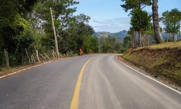 Exigen a empresa rehabilitar tramo en carretera Huejutla-Santa Cruz