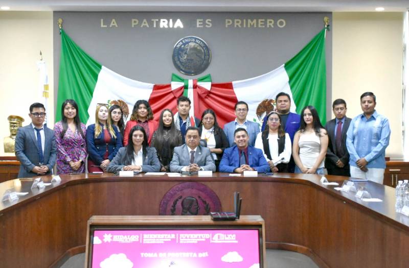 Toman protesta integrantes del Consejo Consultivo de las Juventudes
