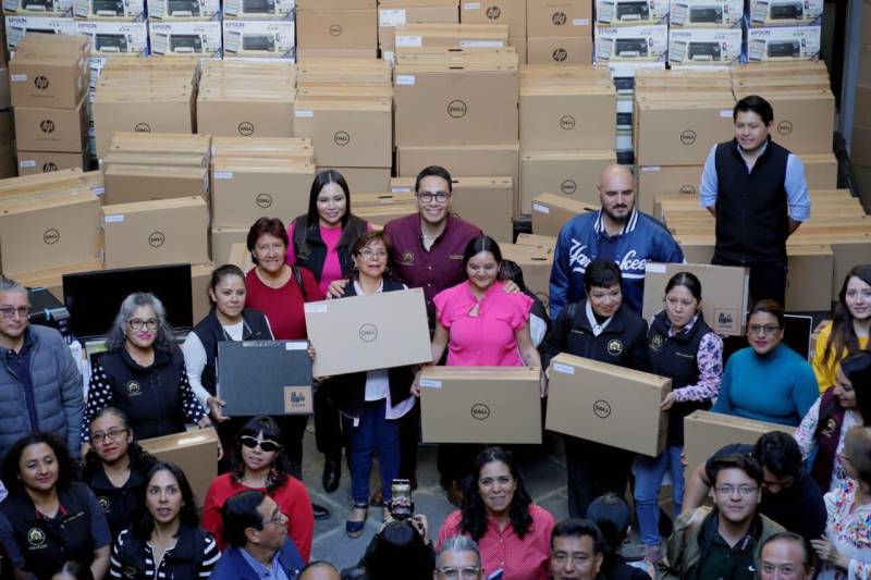 Ayuntamiento de Pachuca entrega nuevo equipo de cómputo a dependencias