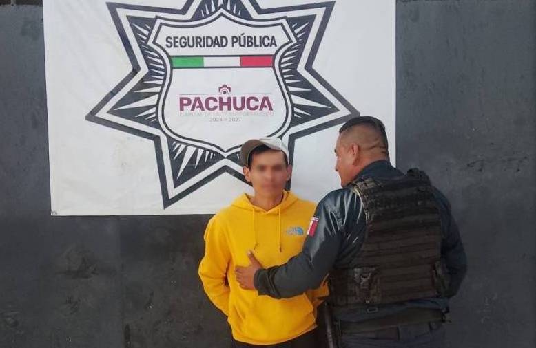 Detienen a hombre por presunto robo a transeúnte en Pachuca