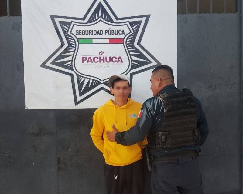 Detienen a hombre por presunto robo a transeúnte en Pachuca