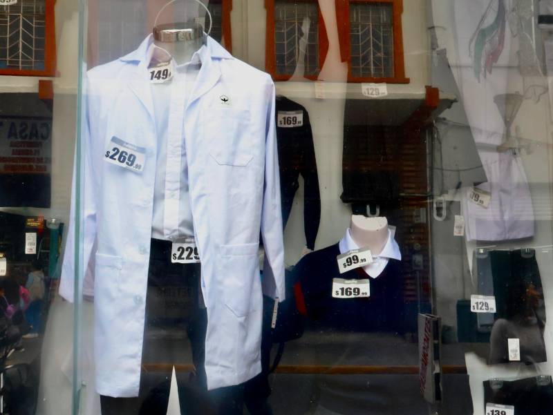 Entre pants deportivos y prendas adicionales, gastos en uniformes para el regreso a clases