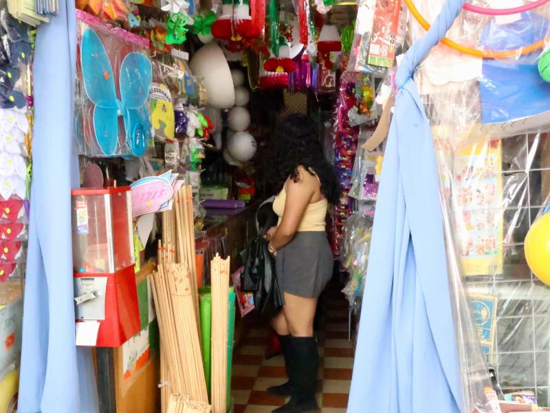 Ventas bajas y competencia en las papelerías de Pachuca