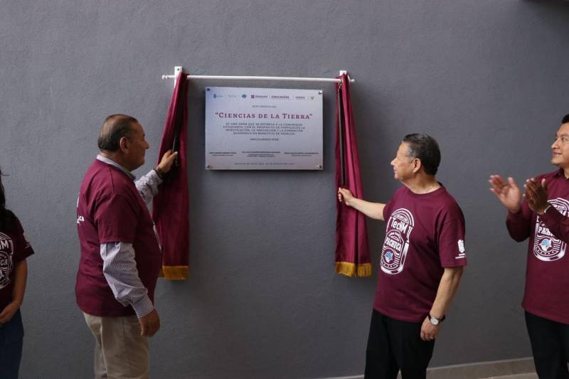 Julio Menchaca entrega nuevo edificio al ITP