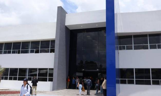 Discrepan por 130 docentes en cargos públicos