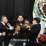 Noroña y Alito llegan a los golpes en el Senado