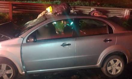 Fuerte choque en la México–Tuxpan deja dos fallecidos y una mujer herida