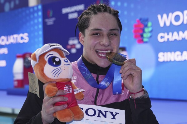 Osmar Olvera gana medalla de oro en el Mundial de Singapur