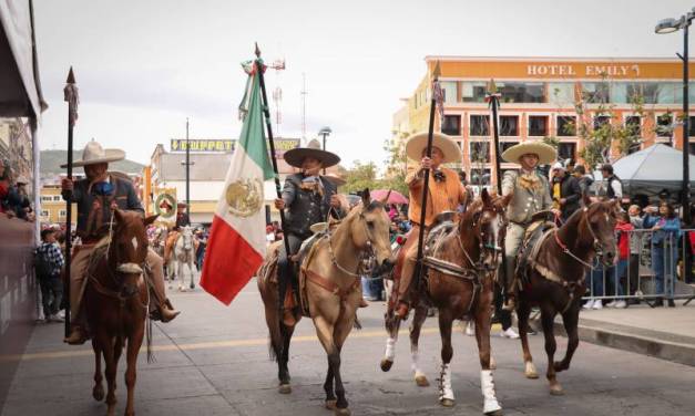 Un éxito, el desfile alusivo al Inicio de la Independencia de México