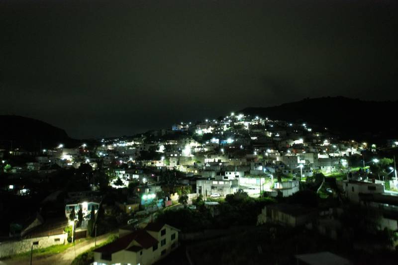 Nuevo alumbrado en Barrio La Camelia de Pachuca