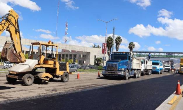 Ejecutan trabajos de pavimentación en Avenida Universidad y Bulevar Felipe Ángeles