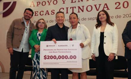 Julio Menchaca entregó apoyos económicos a investigadores con inversión de 35 mdp