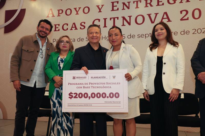 Julio Menchaca entregó apoyos económicos a investigadores con inversión de 35 mdp