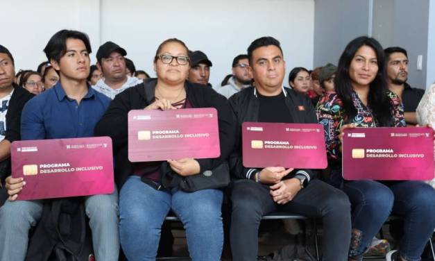 Entrega Sebiso tarjetas del programa “Bienestar Inclusivo”