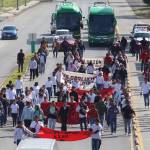 Normalistas ‘toman’ el bulevar Felipe Ángeles