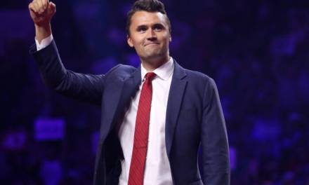 Muere el activista de EU Charlie Kirk, tras recibir un disparo