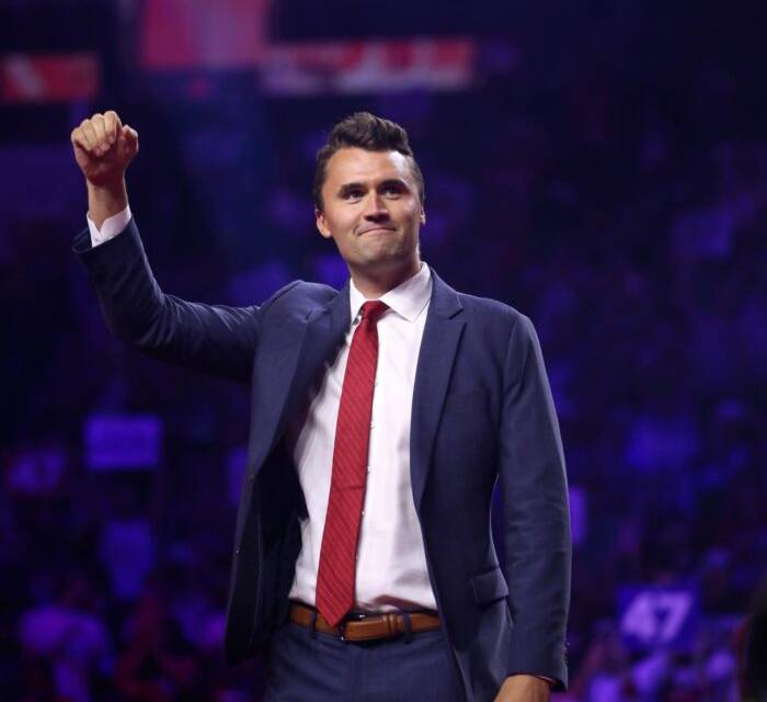 Muere el activista de EU Charlie Kirk, tras recibir un disparo