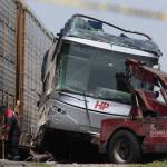Choque entre tren y autobús en Atlacomulco deja varios heridos y muertos
