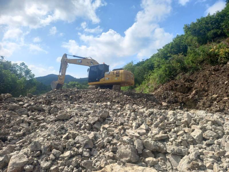 Sipdus avanza con labores de limpieza y caminos afectados por las lluvias
