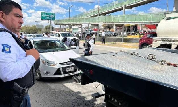 Cierran carretera por damnificados de Huehuetla; hay un detenido
