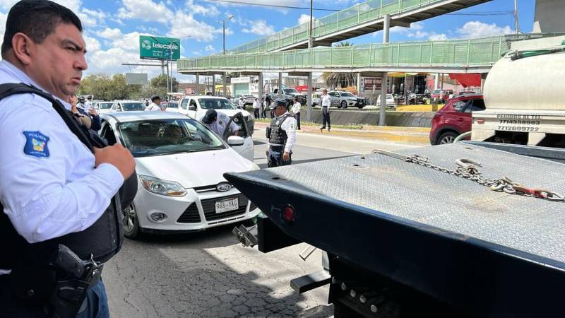 Cierran carretera por damnificados de Huehuetla; hay un detenido