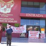 Ejidatarios de Ixmiquilpan bloquean accesos a Palacio de Gobierno por conflicto agrario