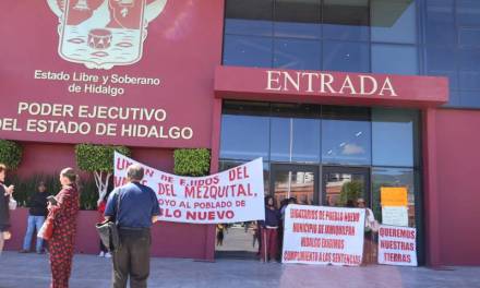 Ejidatarios de Ixmiquilpan bloquean accesos a Palacio de Gobierno por conflicto agrario