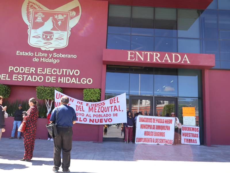 Ejidatarios de Ixmiquilpan bloquean accesos a Palacio de Gobierno por conflicto agrario