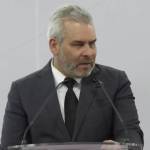 Vinculan al gobernador de Michoacán con el crimen organizado