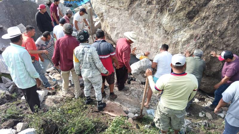 Aún buscan a desaparecidos tras derrumbes en Hidalgo