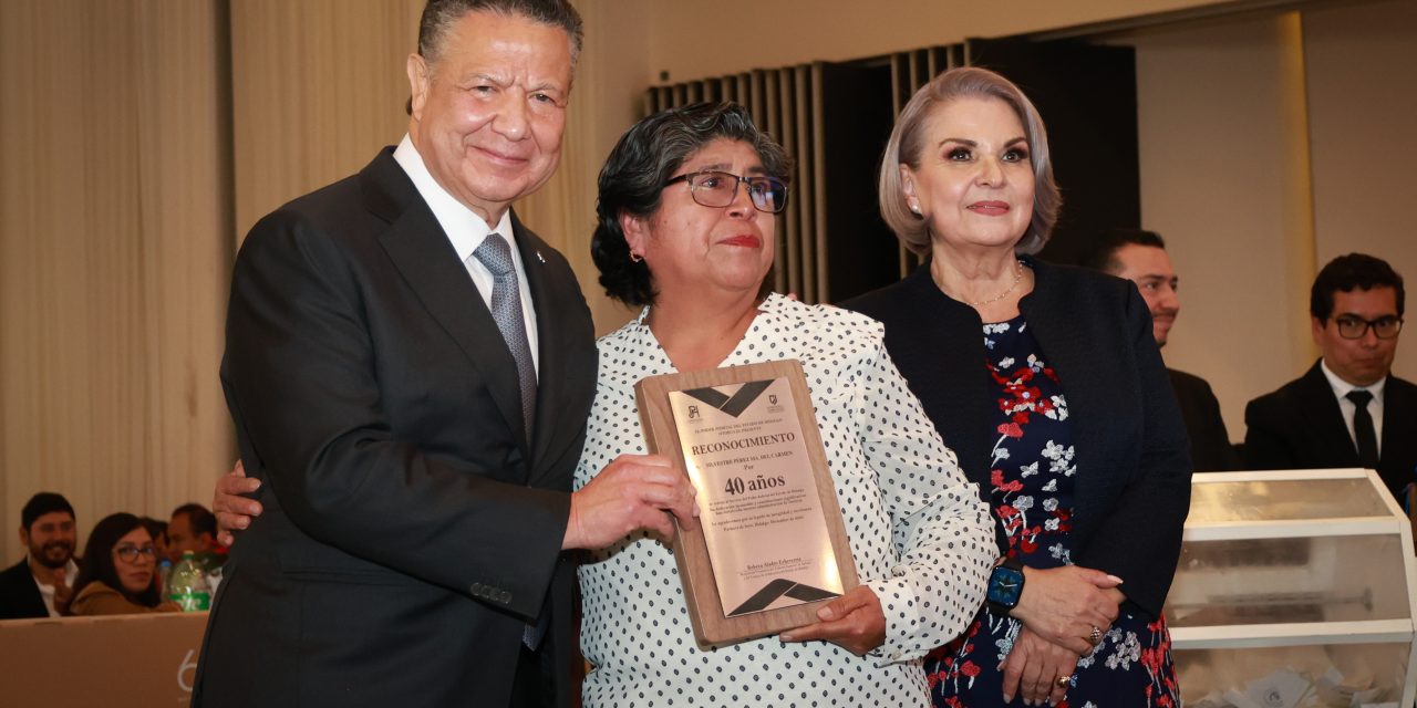 Julio Menchaca reconoce al personal del Poder Judicial