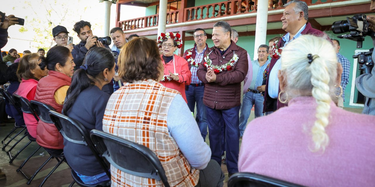 Julio Menchaca supervisó avances de programas de atención en Lolotla