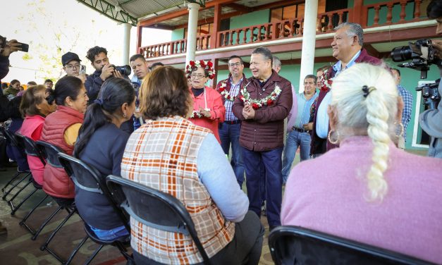 Julio Menchaca supervisó avances de programas de atención en Lolotla