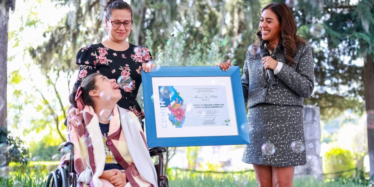 Otorga CDHEH medalla Aurora de Plata 