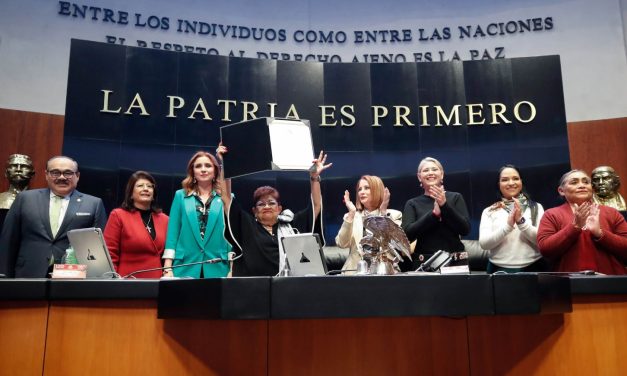 Designan a Ernestina Godoy como nueva fiscal general