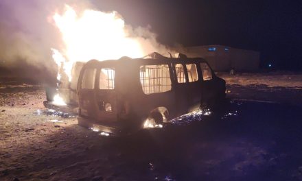 Se incendian dos camionetas con huachicol en Pachuca