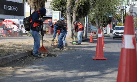 En Pachuca dan mantenimiento a vialidades de alto tránsito