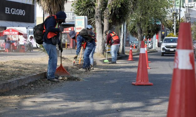 En Pachuca dan mantenimiento a vialidades de alto tránsito