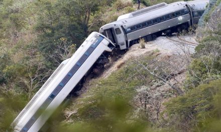 Culpan a maquinista del tren descarrilado en Oaxaca