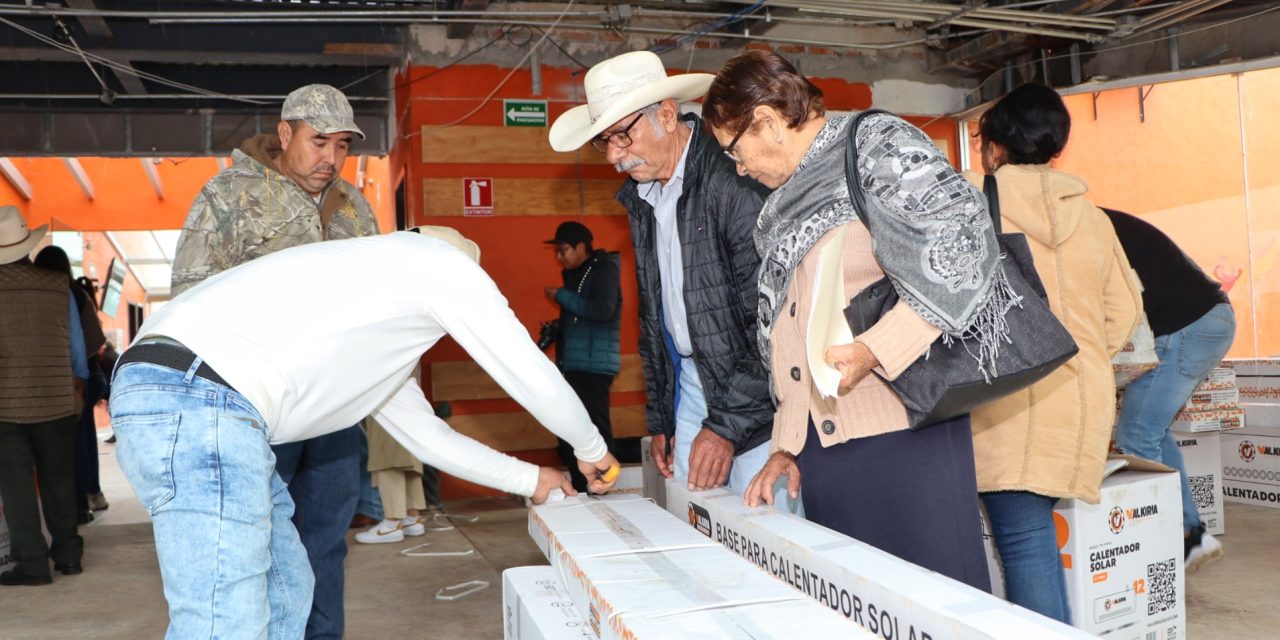 Apoyan a familias con adquisición de calentadores solares