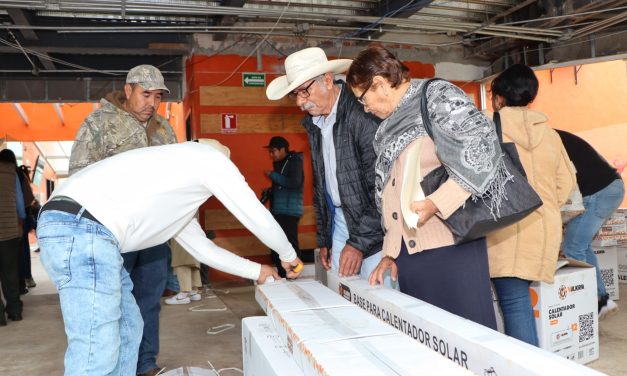 Apoyan a familias con adquisición de calentadores solares