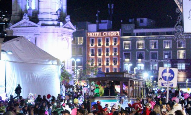 Con 16 carros alegóricos, comerciantes hacen realidad la Caravana de Reyes