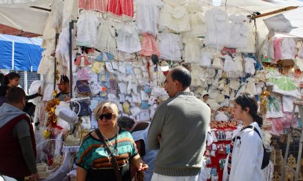Pachuqueños mantienen la tradición de vestir al Niño Dios
