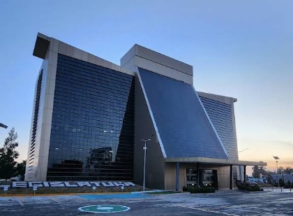 Analizan obra para torre del Congreso