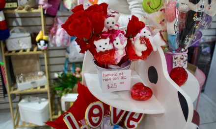 Peluches y postres dominan ventas previo a San Valentín 
