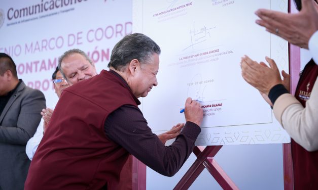 Menchaca y SICT firman acuerdo contra la contaminación urbana