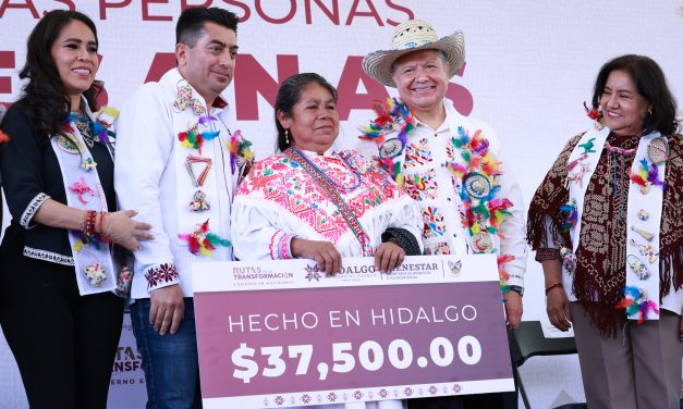 Julio Menchaca proyecta al sector artesanal hidalguense