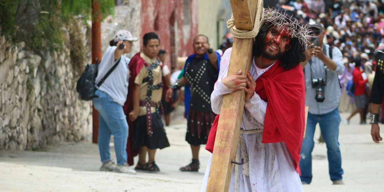 Llaman al orden en Viacrucis de la capital
